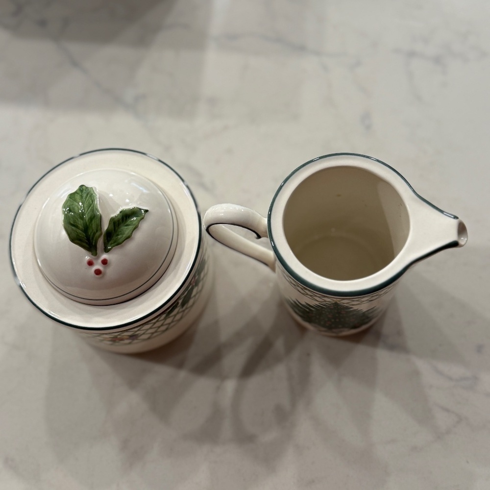Mikasa Christmas Sugar Bowl and Creamer EUC - Picture 8 of 10